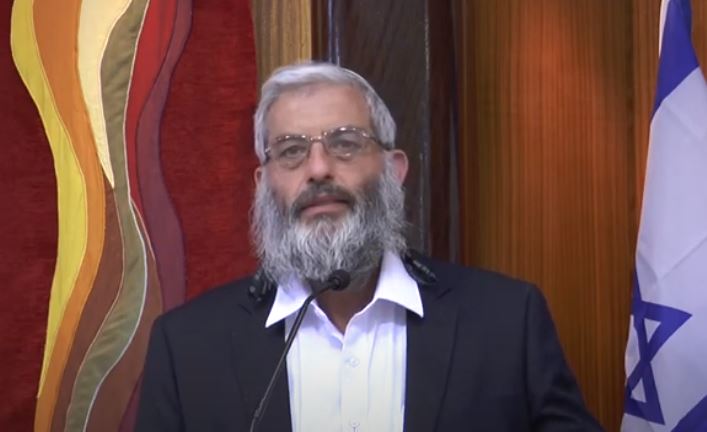 איך רבנים צעירים מעיזים לצאת נגד מסורת הפסיקה?