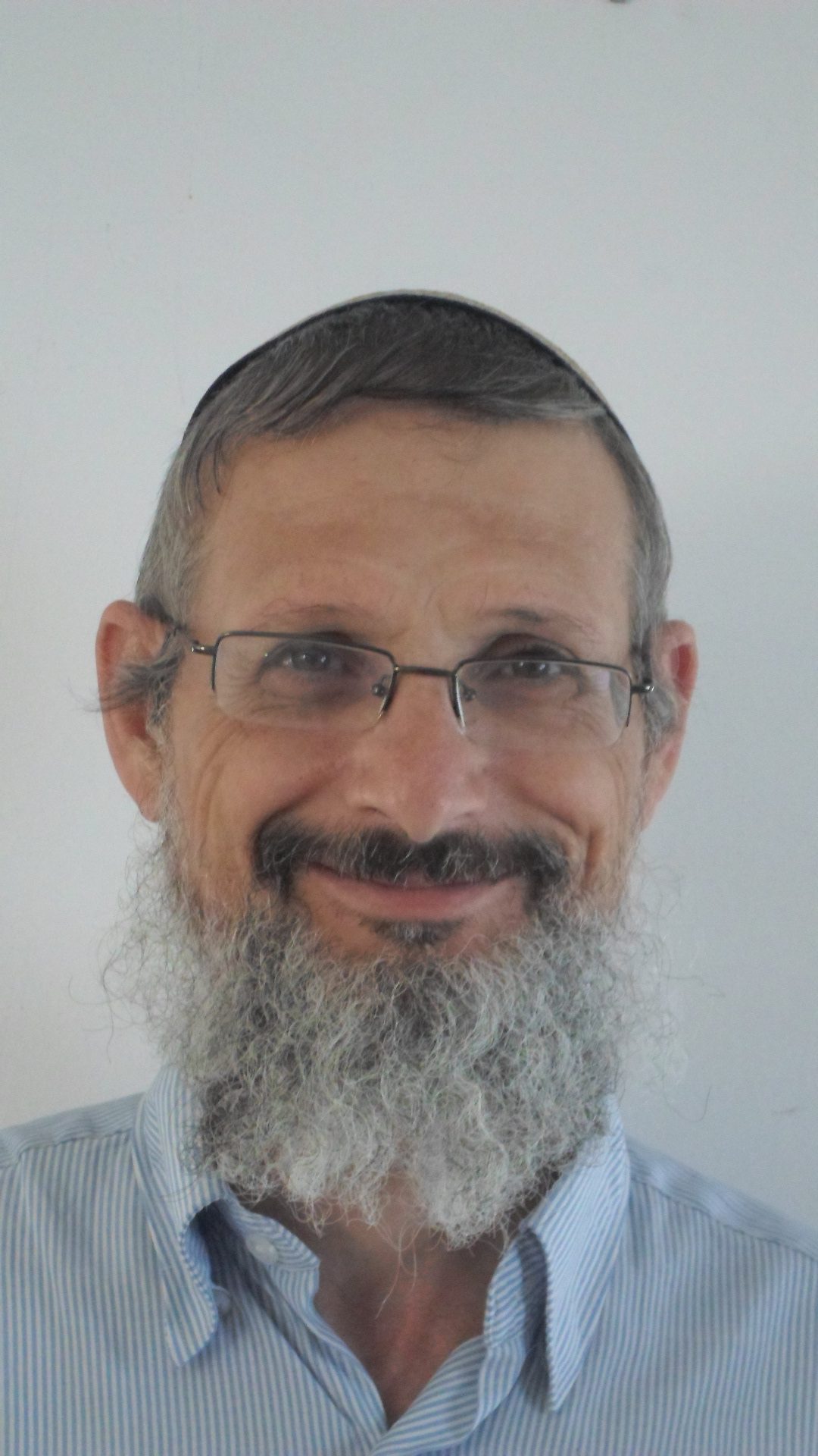 בְּדִיקוֹת "כִּפָּה-סְרֻלּוֹגִיּוֹת" / שיר לסיכום השנה