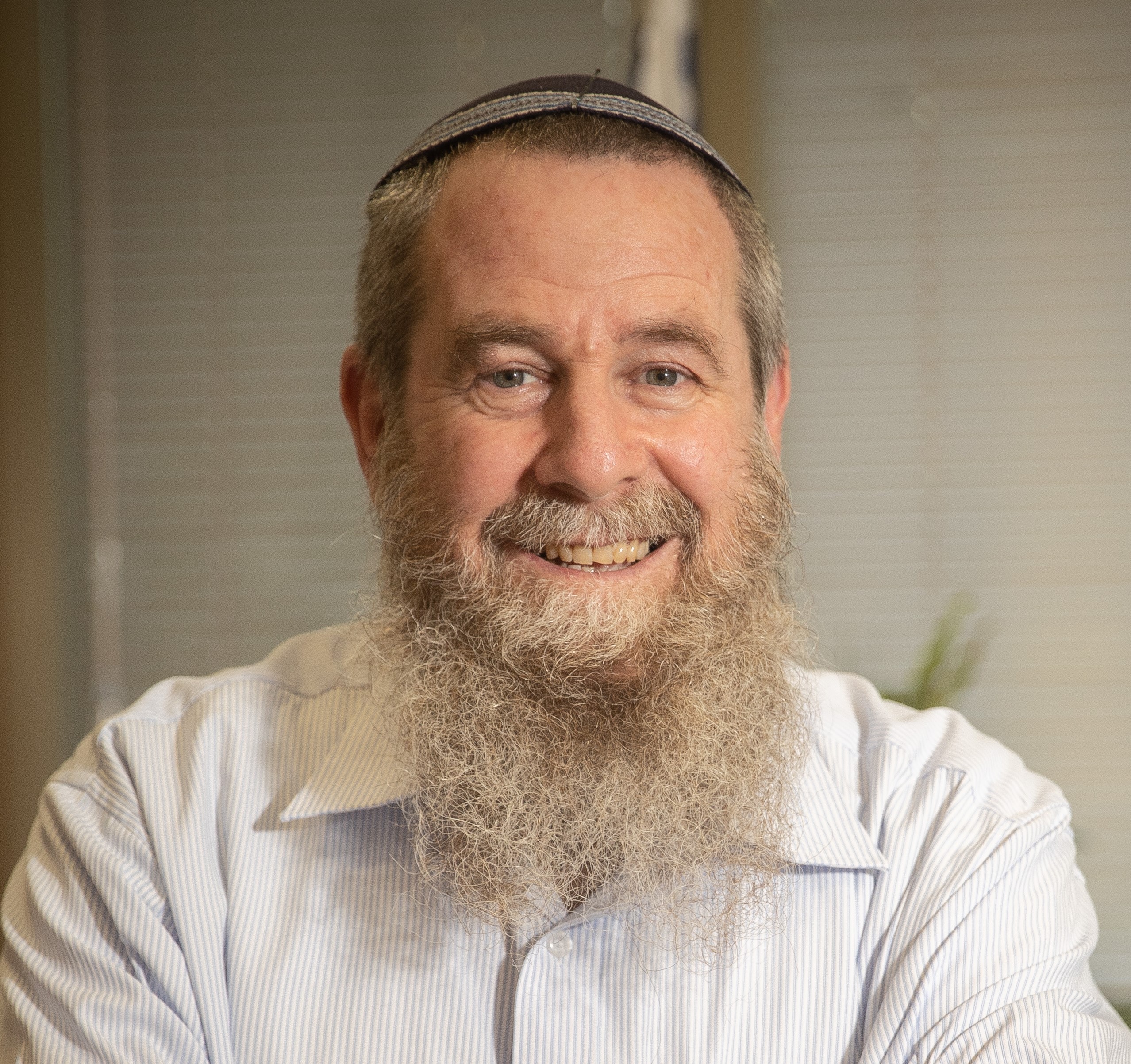 יש אבנים עם לב אדם