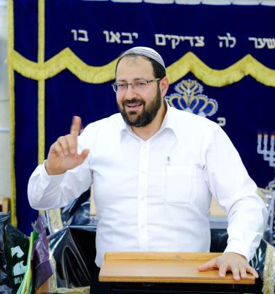 הרב אורי זוהר – ממנהיגות בימתית למנהיגות תורנית