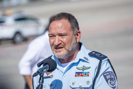 המפכ"ל קובי שבתאי (צילום: יונתן זינדל, פלאש 90)