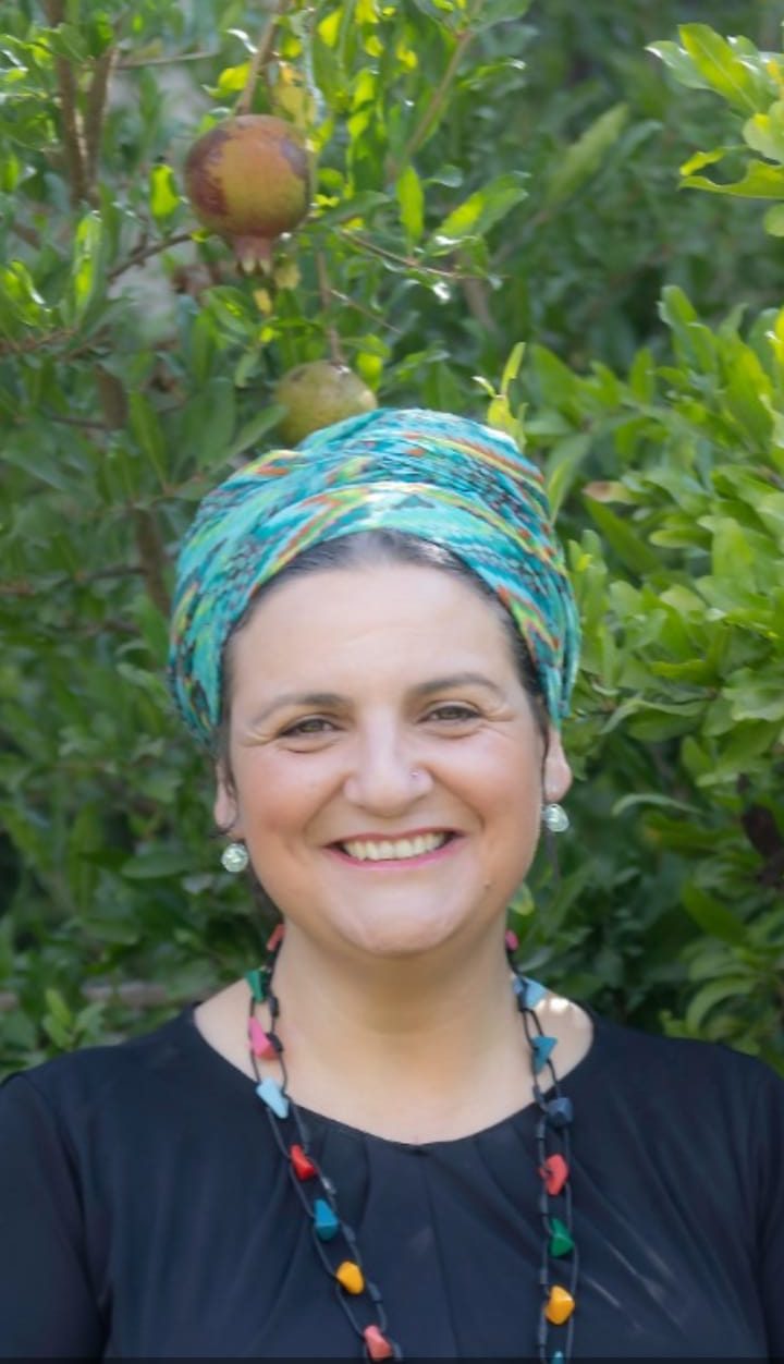 כולם מדברים על ט"ו באב, אבל הוא לא מדבר אלי