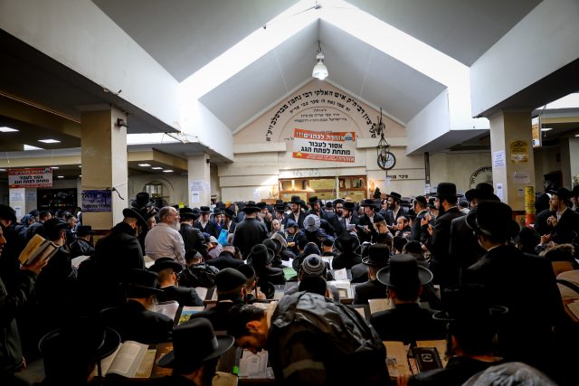 מתפללים באומן, בסוף השבוע (צילום: פלאש 90)