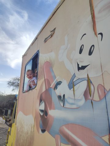 זוהר בחלון המשאית (צילום: באדיבות שירה ויהודה שריד)