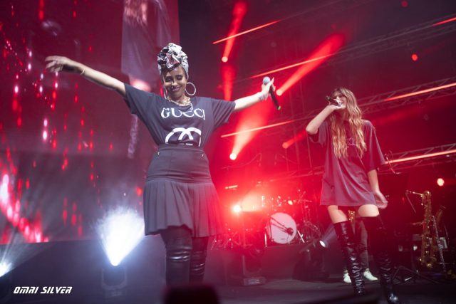 נרקיס מתארחת על הבמה של אודיה (צילום: עומרי סילבר)