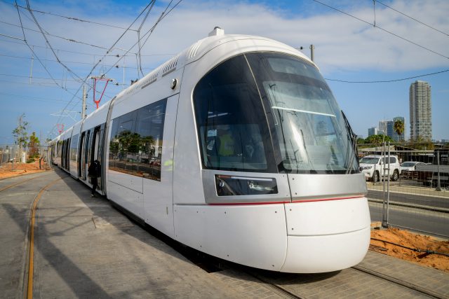 נסיעות מבחן של הרכבת הקלה ביפו (צילום: אבשלום ששוני, פלאש 90)