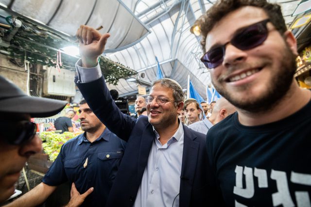 איתמר בן גביר בשוק מחנה יהודה בירושלים (צילום: Yonatan Sindel/Flash90)