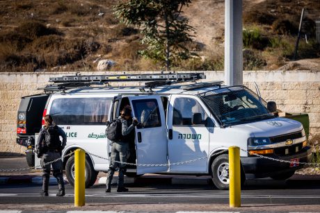 כוחות משטרה ליד שועפאט (צילום: Yonatan Sindel/Flash90)