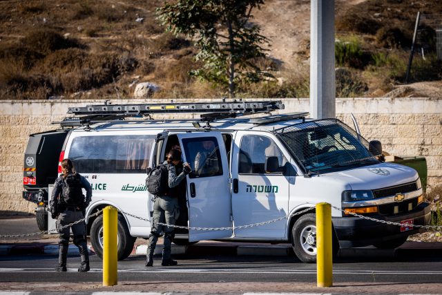 כוחות משטרה ליד שועפאט (צילום: Yonatan Sindel/Flash90)