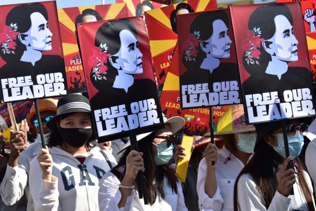 הפגנות נגד מעצרה של סו צ'י (צילום: R. Bociaga / Shutterstock.com)