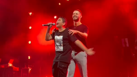 עדן חסון ושי על הבמה (קרדיט: באדיבות שרית הפקות / עופר מנחם תקשורת ויחסי ציבור)