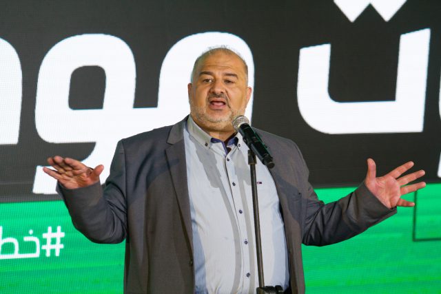 מנסור עבאס. האליטה הישנה מעדיפה אותו על החרדים והאליטה החדשה? (צילום: Flash90)