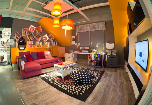 נסענו ברחבי ישראל, בשטחים הכי מסוכנים בארץ – שטחי i של איקאה, שאתה יודע איך אתה נכנס אליהם, אבל לא איך אתה יוצא (צילום: PriceM / Shutterstock.com)