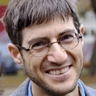 אסור יותר לשבת על הגדר; זה הזמן לבחור צד // דעה