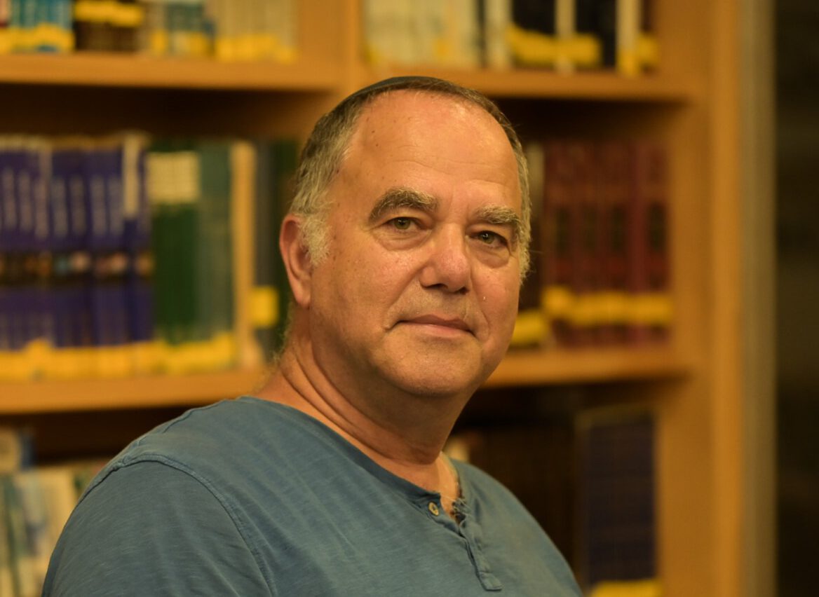 בין מחאה לצביעות