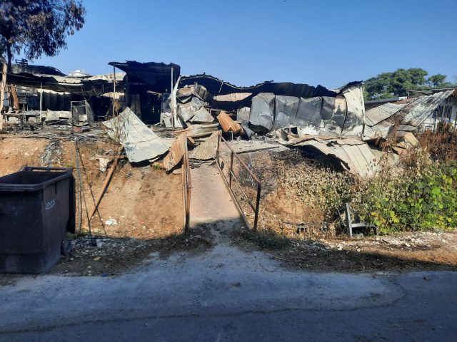 רפת שרופה בעוטף