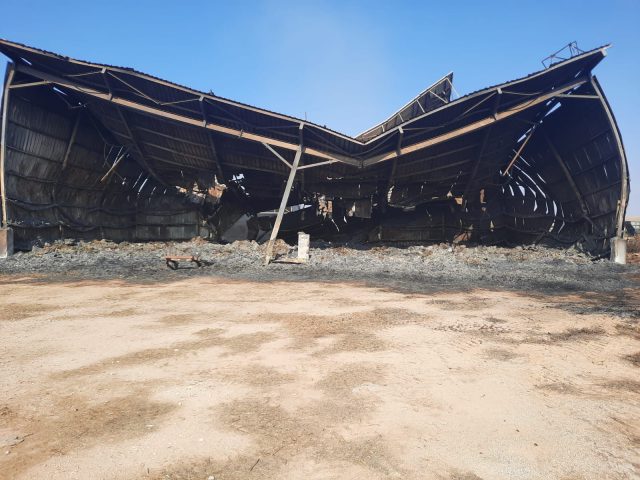 רפת שרופה בעוטף