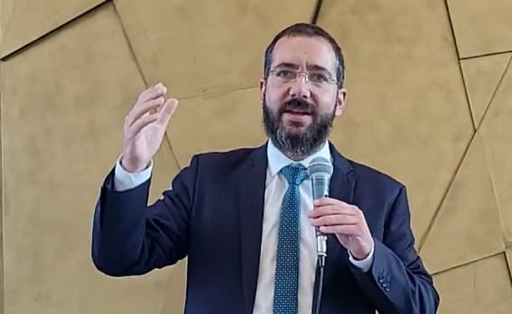 בין חכמי האג לחכמת יתרו