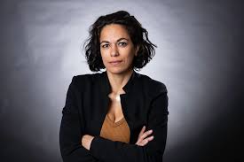 דמוקרטיות לא נופלות בקפיצה אלא בשחיקה